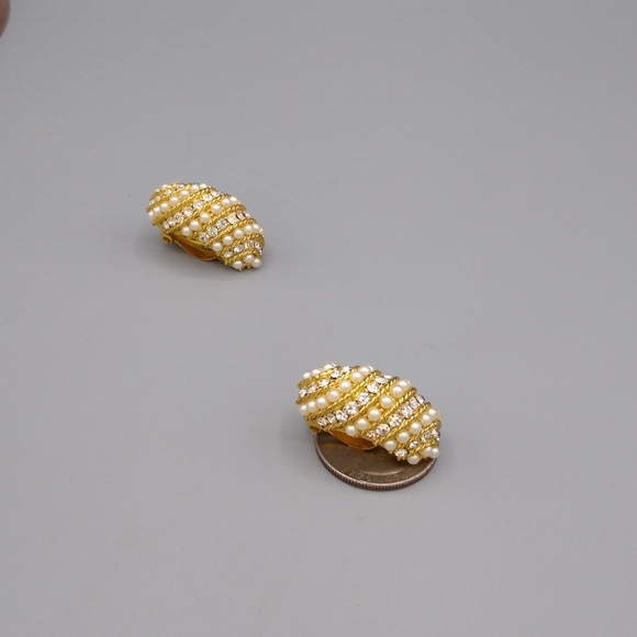 Pearl Rhinestone Cluster Half Hoop Clip on Earrings Vintage - Picture 14 of 15